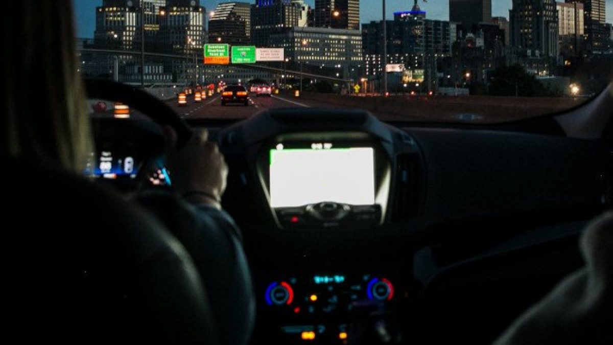 Kinh nghiệm lái xe ban đêm an toàn nhất